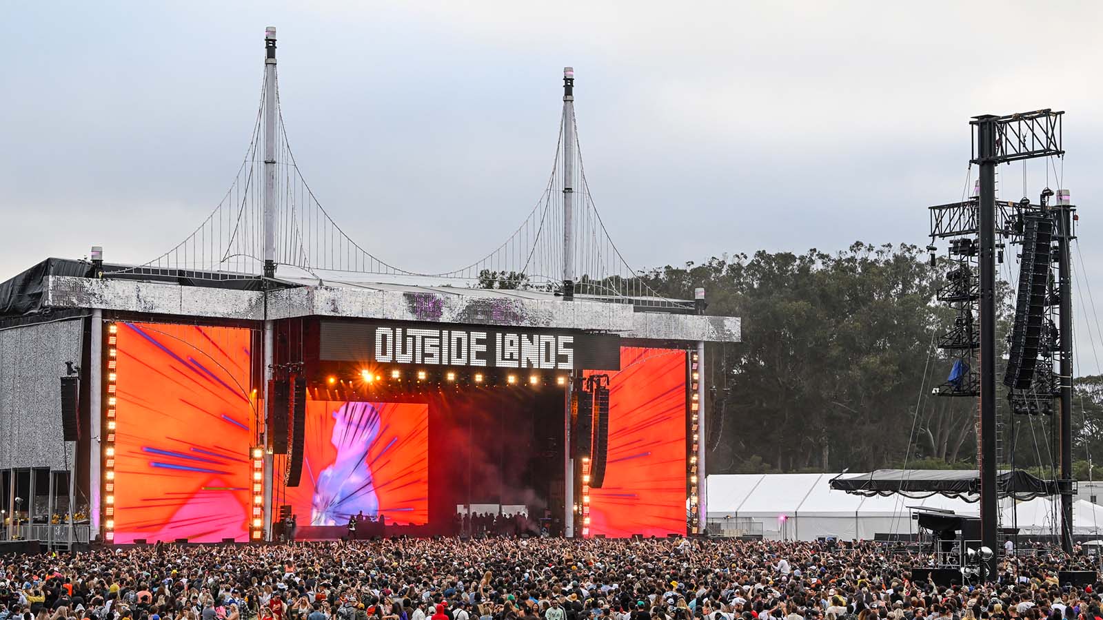 Lands End main stage 