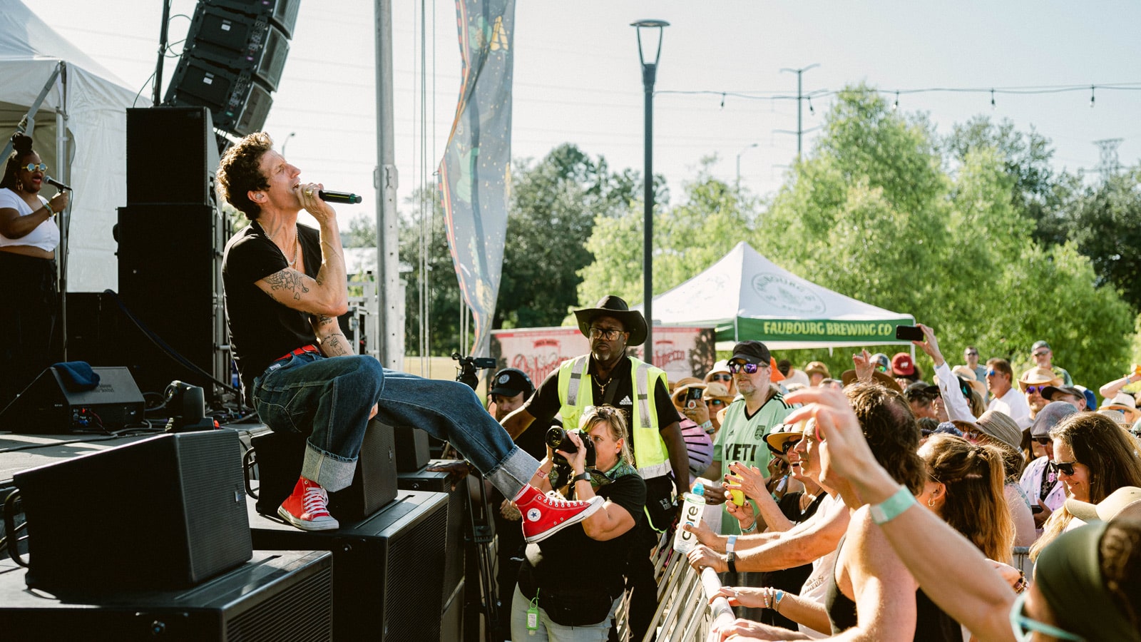 David Shaw performing on the Daze Between Stage